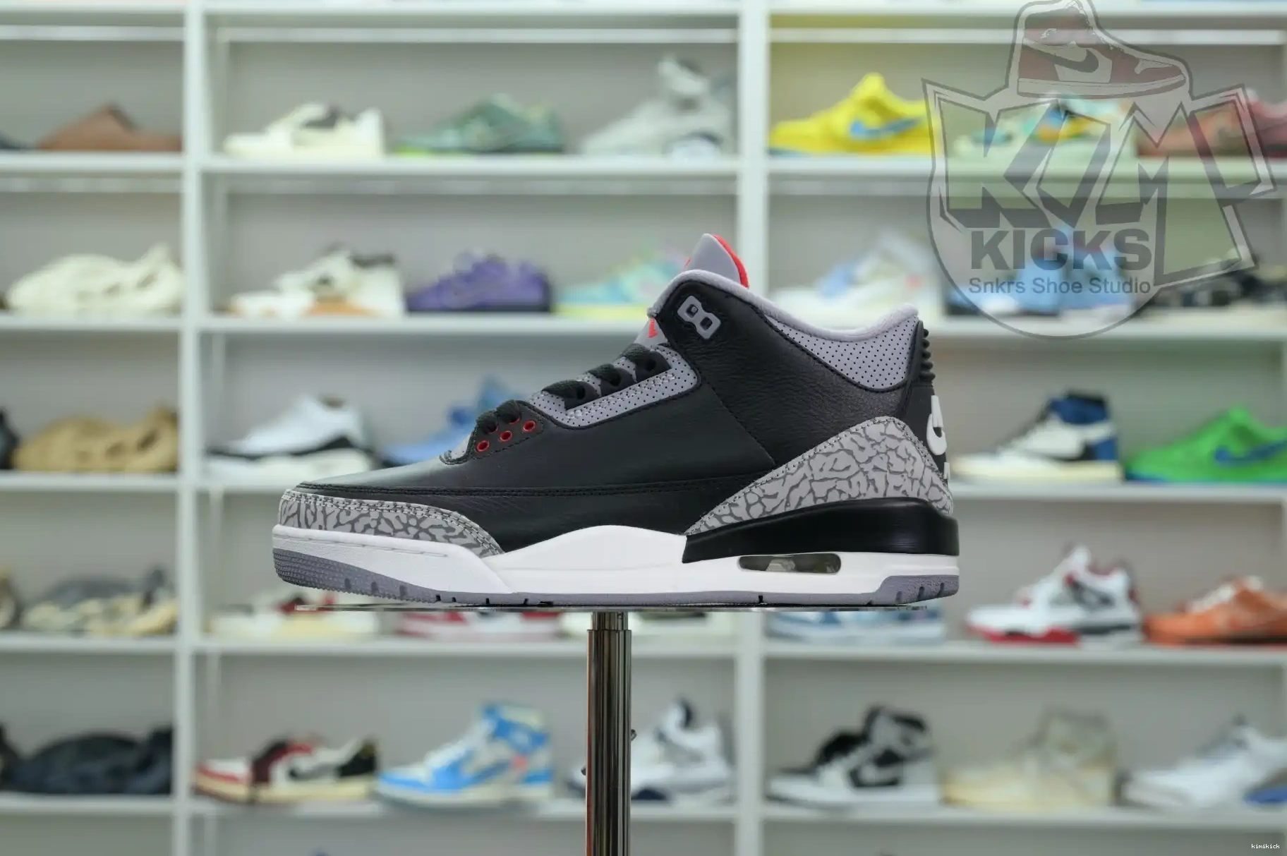 Reimagined” 3“Black Cement Jordan Air Kimikick 0421